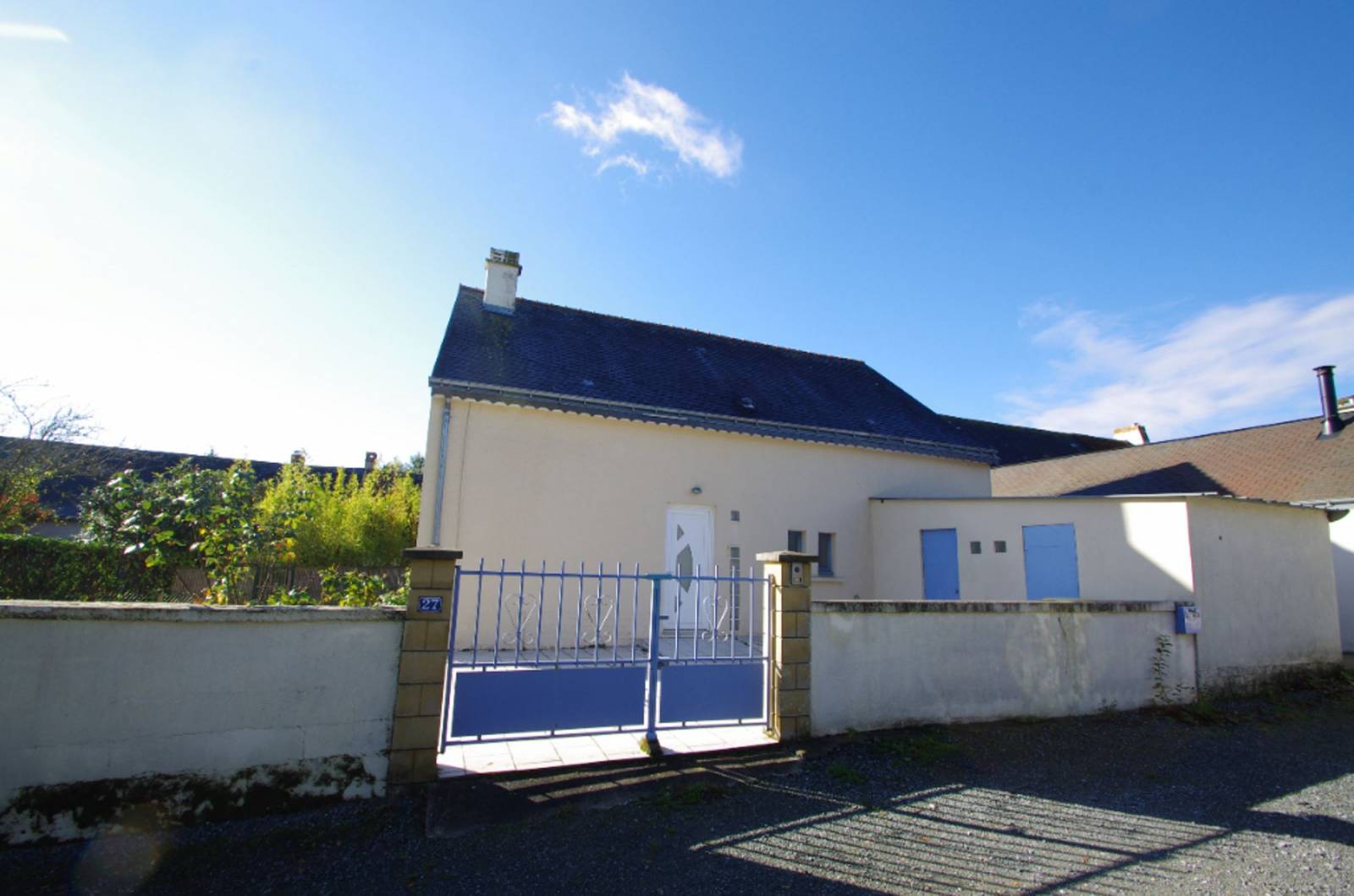 MAISON VENDUE BEAUCOUZE  PLAIN PIED - 2 CHAMBRES - PROCHE COMMERCES