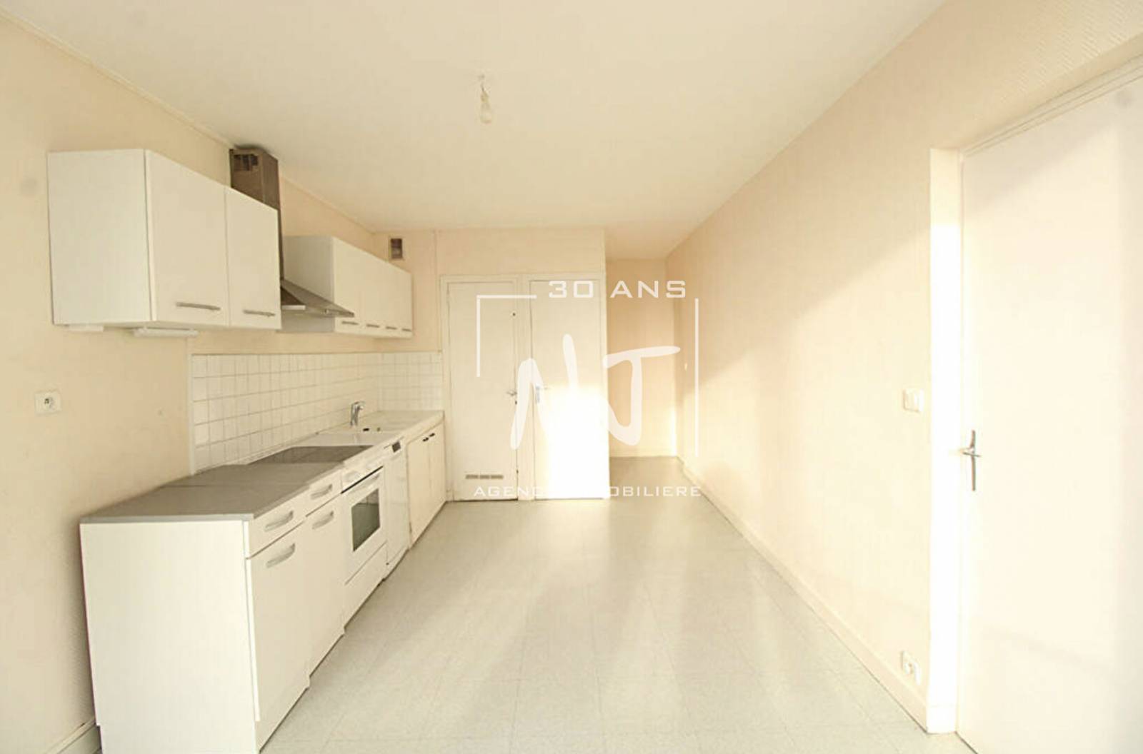 Spacieuse cuisine indépendante, aménagée et équipée