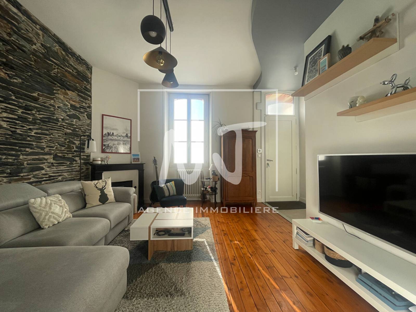 Pièce de vie sur parquet