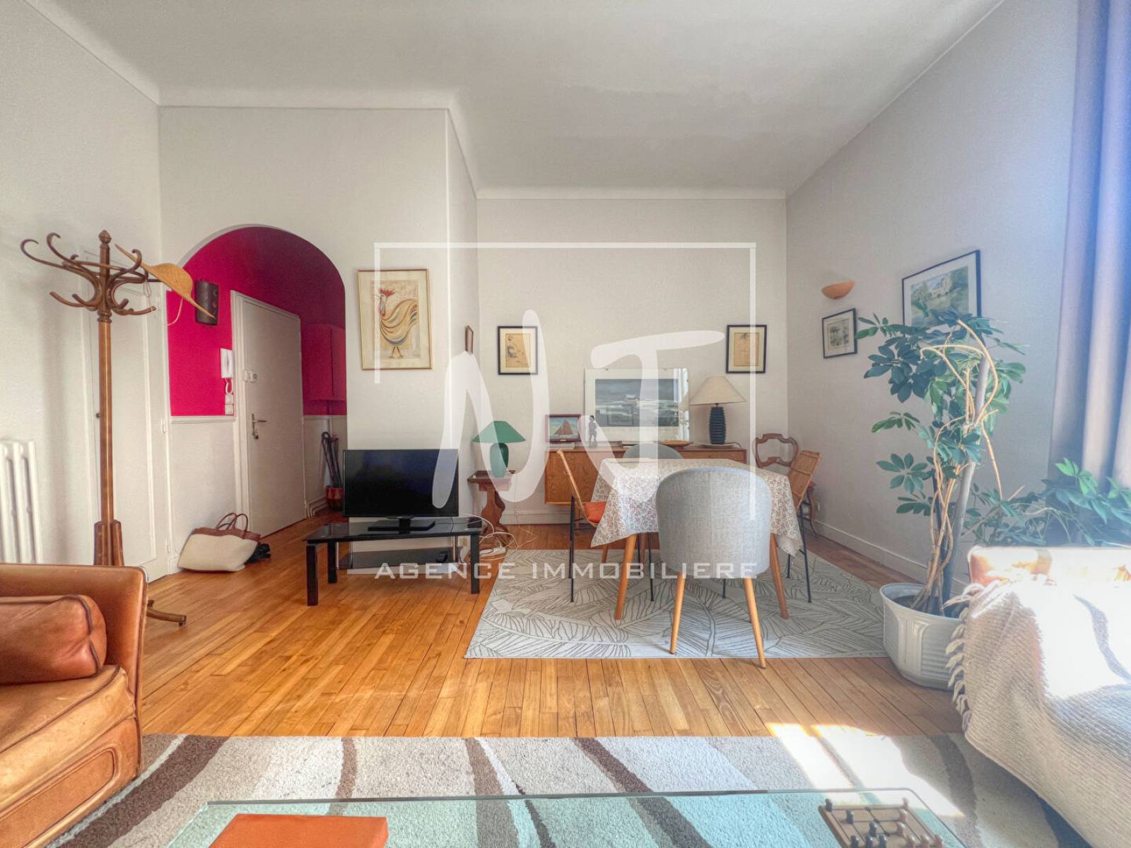 Appartement avec vaste pièce de vie lumineuse