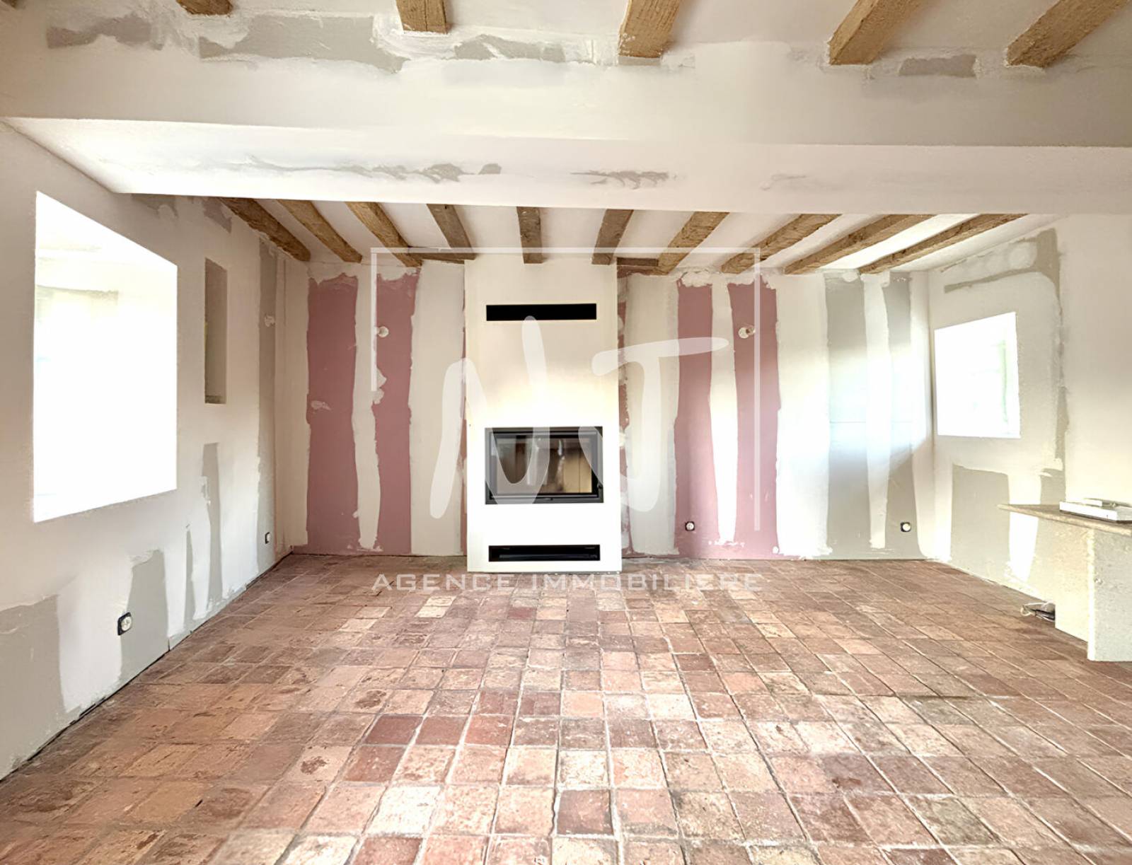 Séjour lumineux agrémenté d'un insert