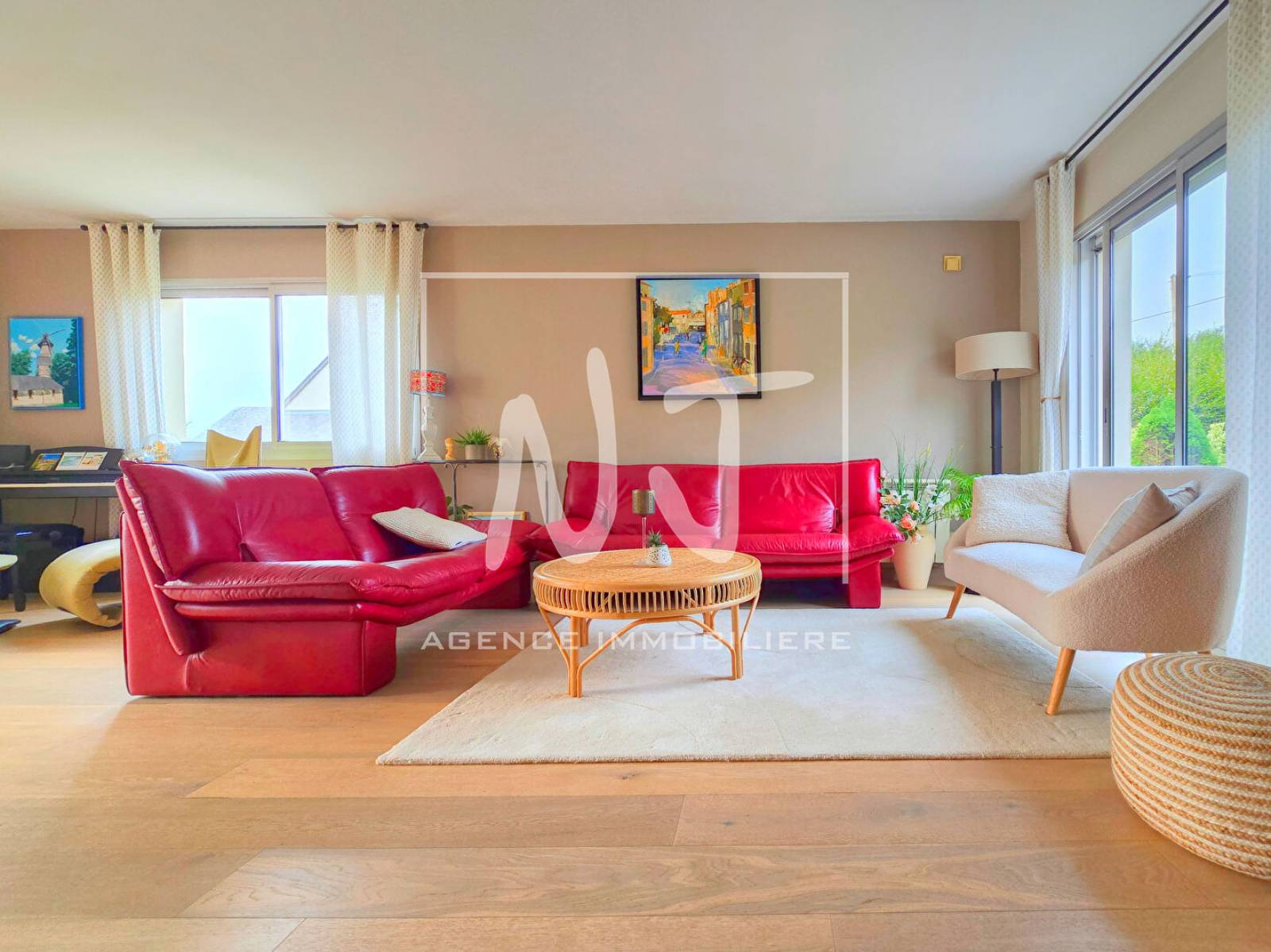 Pièce de vie lumineuse