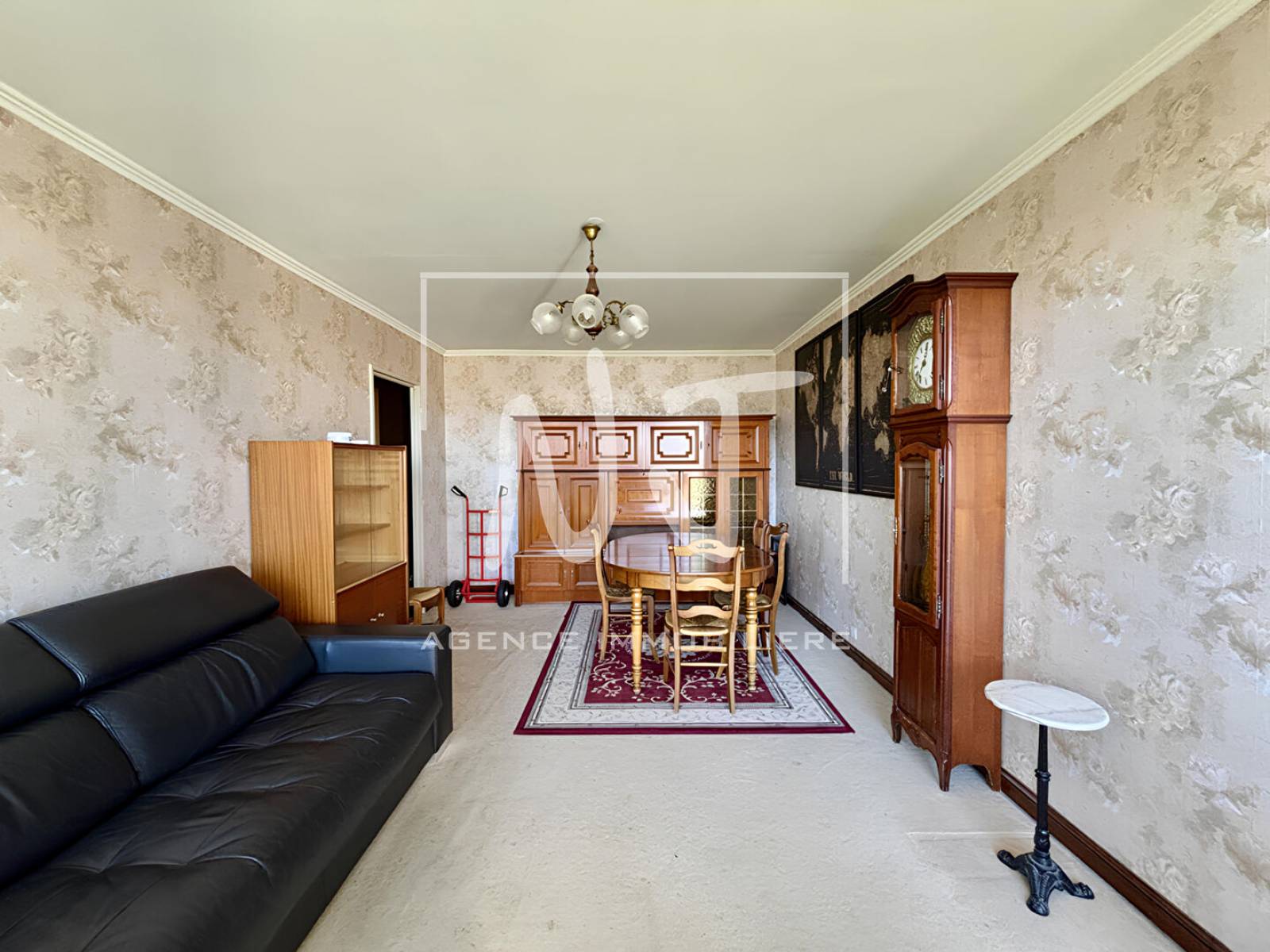 Appartement lumineux de 2 chambres avec balcon et garage à vendre à Angers