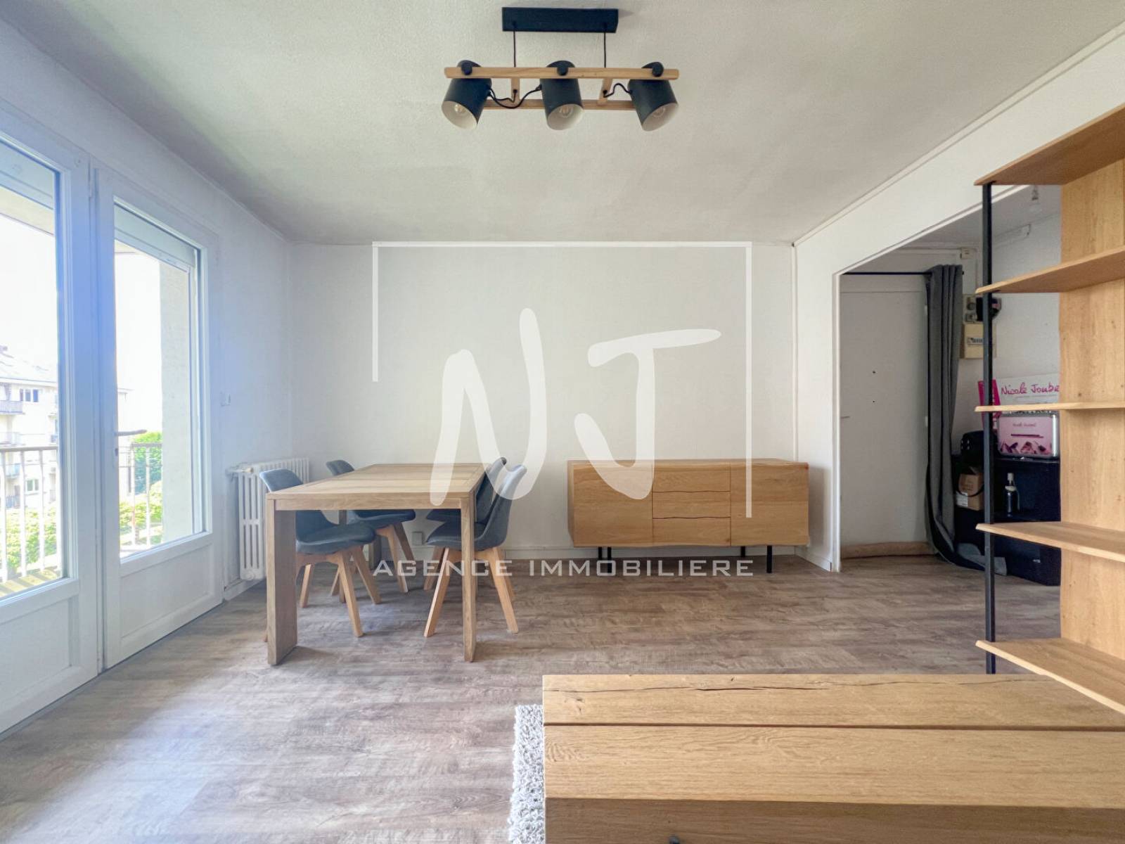 Appartement 3 chambres avec balcons et garage à vendre à Angers