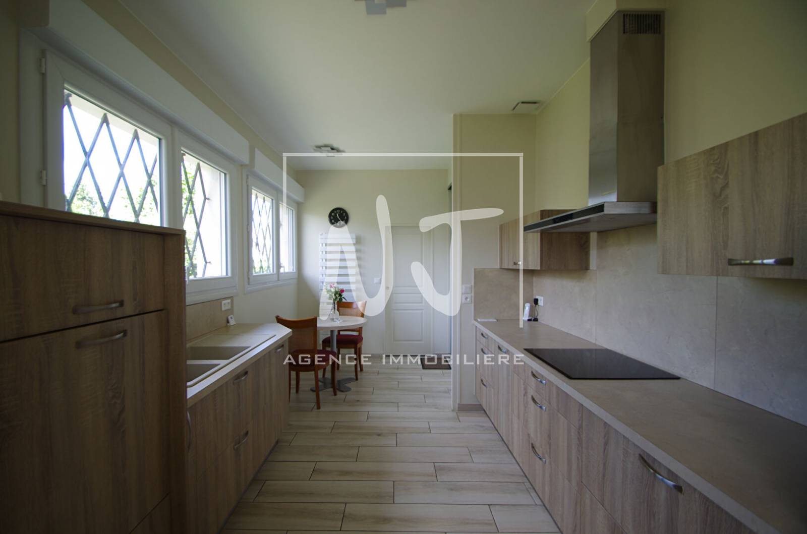 Maison de plain-pied entièrement rénovée à vendre à Avrillé