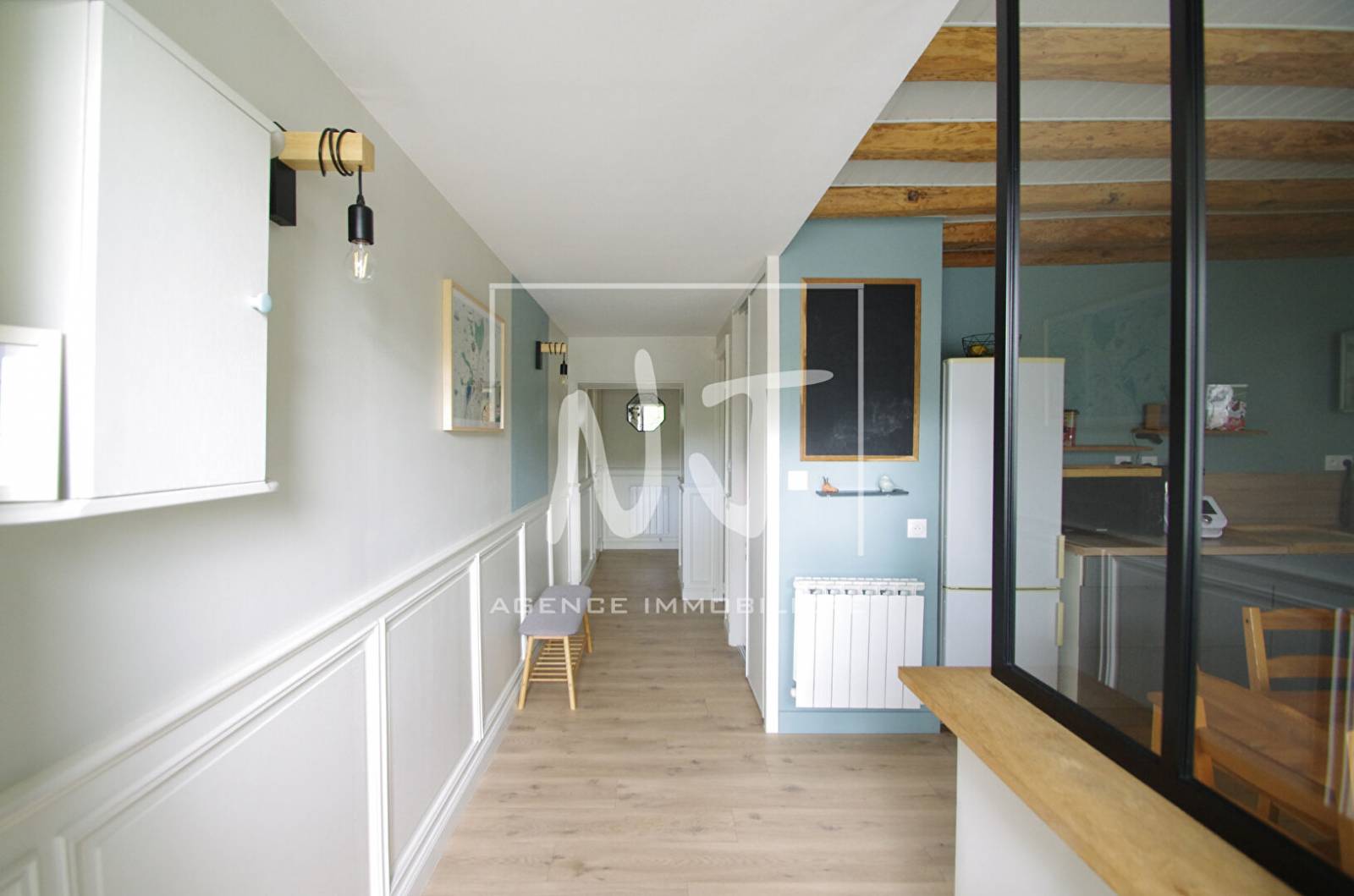 Entrée avec placard 