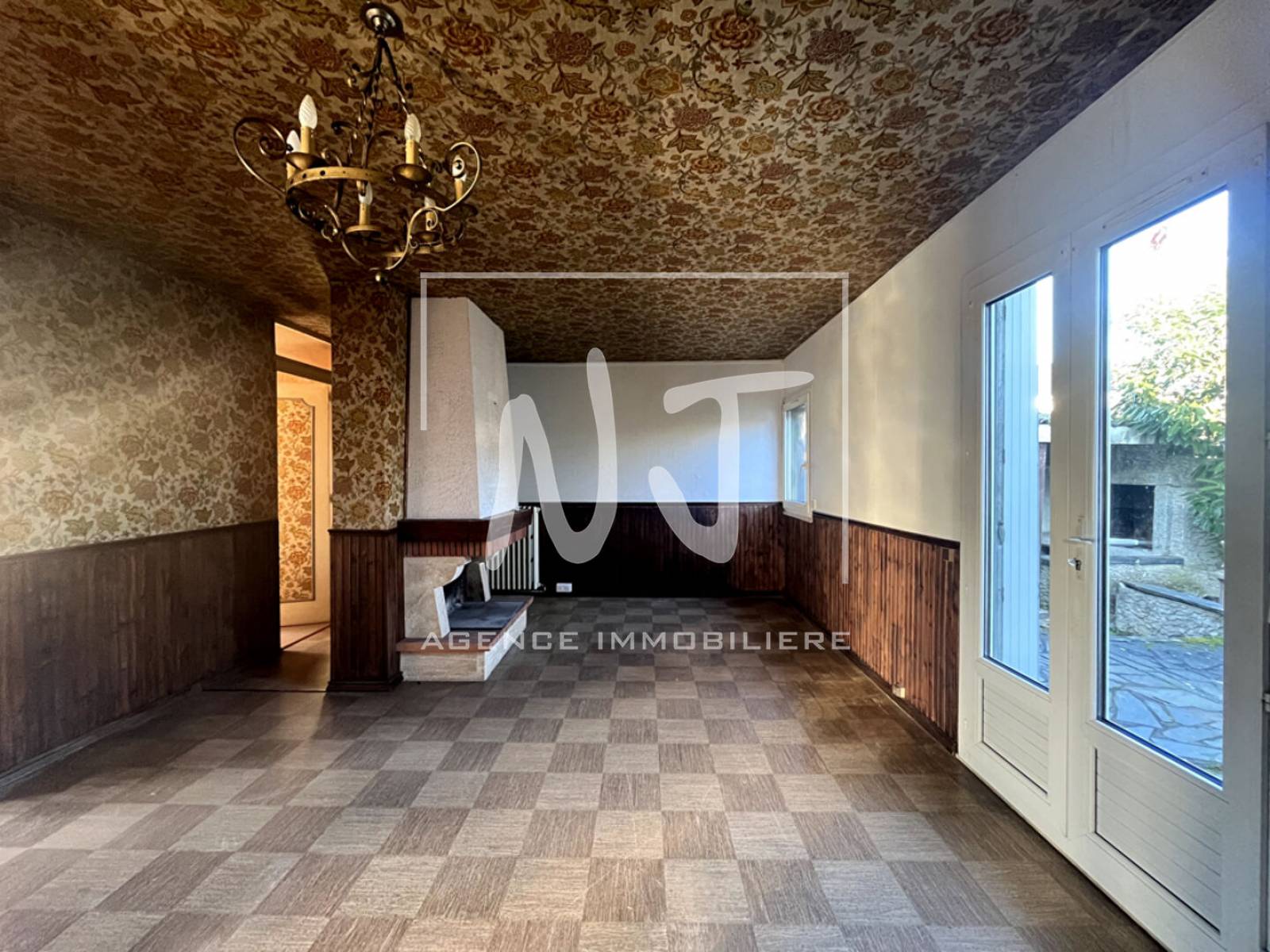 Pièce de vie avec accès au jardin 