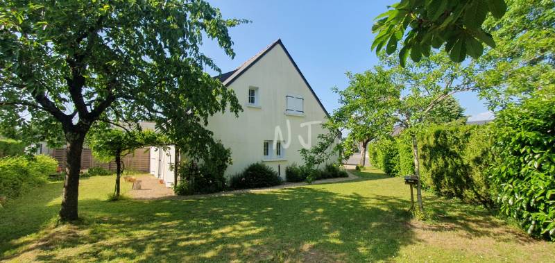 Dans un écrin de verdure au Bois du Roy à AVRILLE