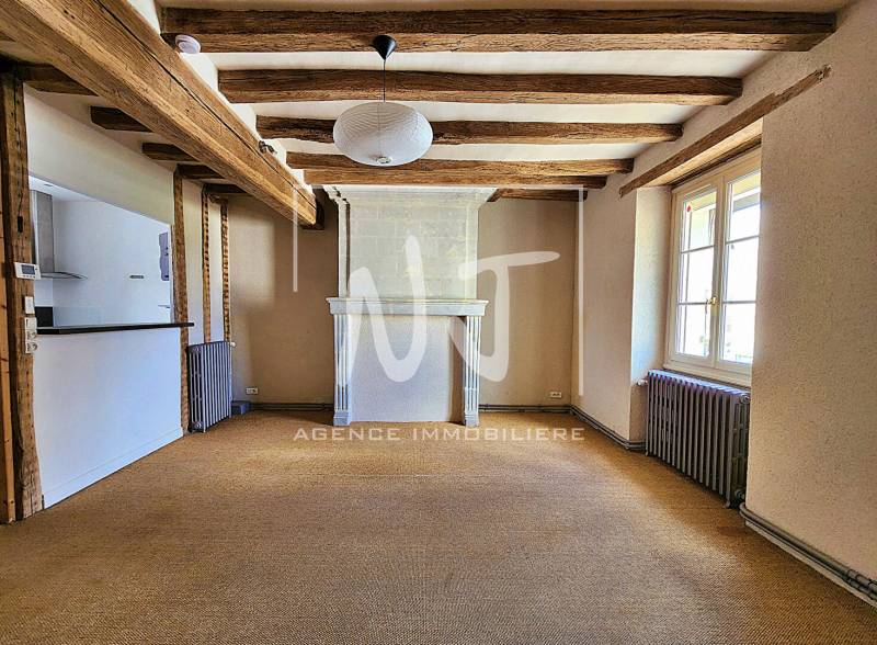 Pièce de vie avec éléments de cachet