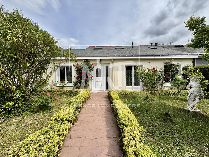 Maison de plain pied avec 3 chambres et agréable jardin à vendre à Angers