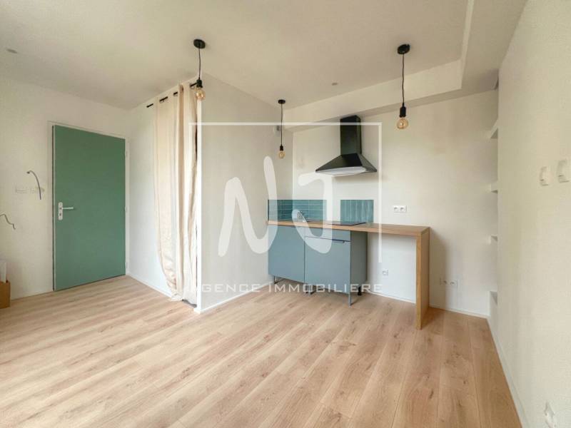 Studio entièrement rénové à vendre dans le quartier de la Doutre à Angers