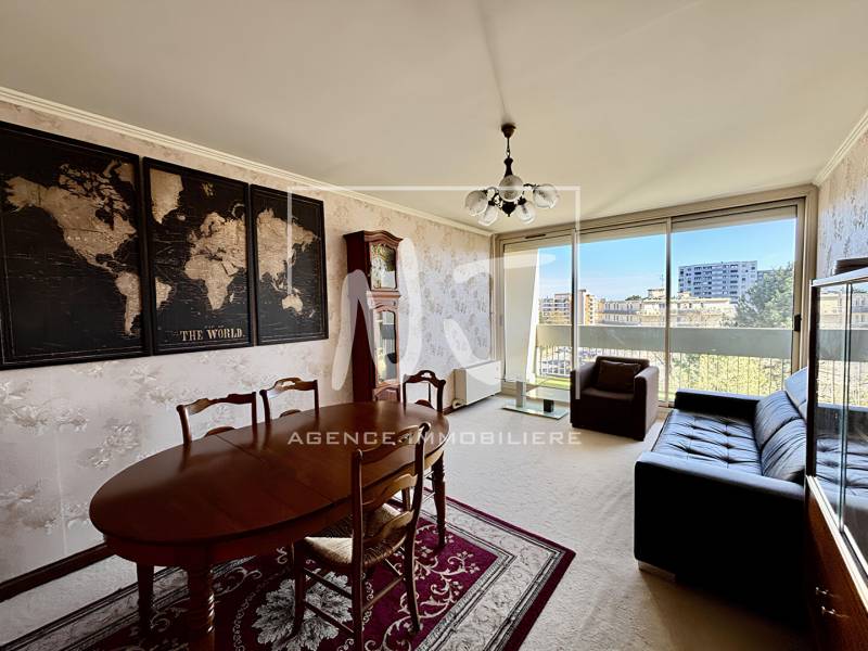 Appartement lumineux de 2 chambres avec balcon et garage à vendre à Angers