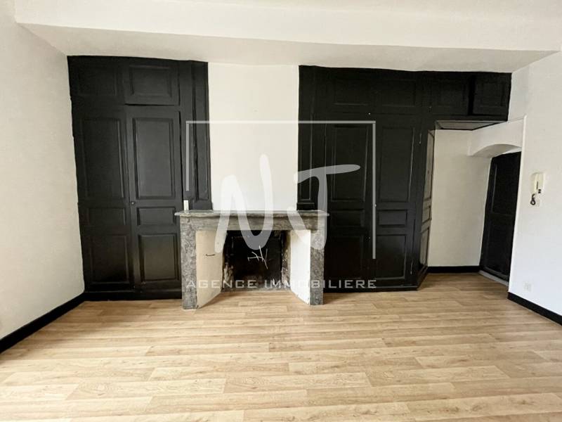 Type 2 dans la Cité historique d'Angers avec vue sur la Cathédrale