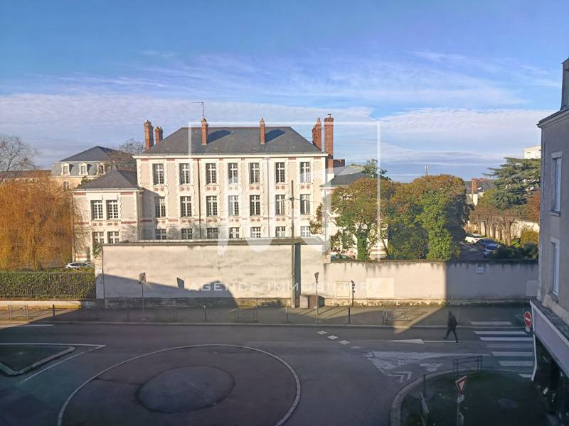 Appartement type 2 à vendre proche de la gare d'Angers avec parking privatif